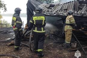 Пожар в балаковском СНТ. Мужчину из горящей сторожки спас пенсионер