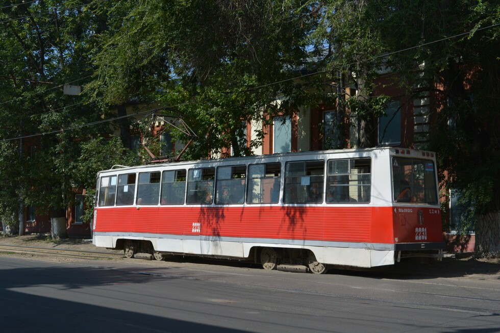 Полдня электротранспорт в Саратове работает с перебоями