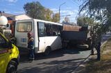 Пять человек пострадали в столкновении КамАЗа и маршрутки в Саратове