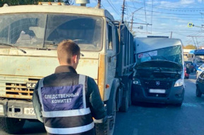 Столкновение маршрутки и КамАЗа на улице Буровой: возбуждено уголовное дело