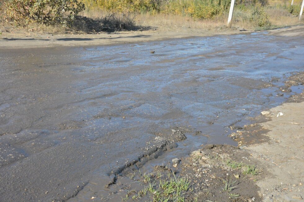 В Саратове начнут проводить работы на одной из самых чудовищных дорог. Для автомобилистов введут ограничения