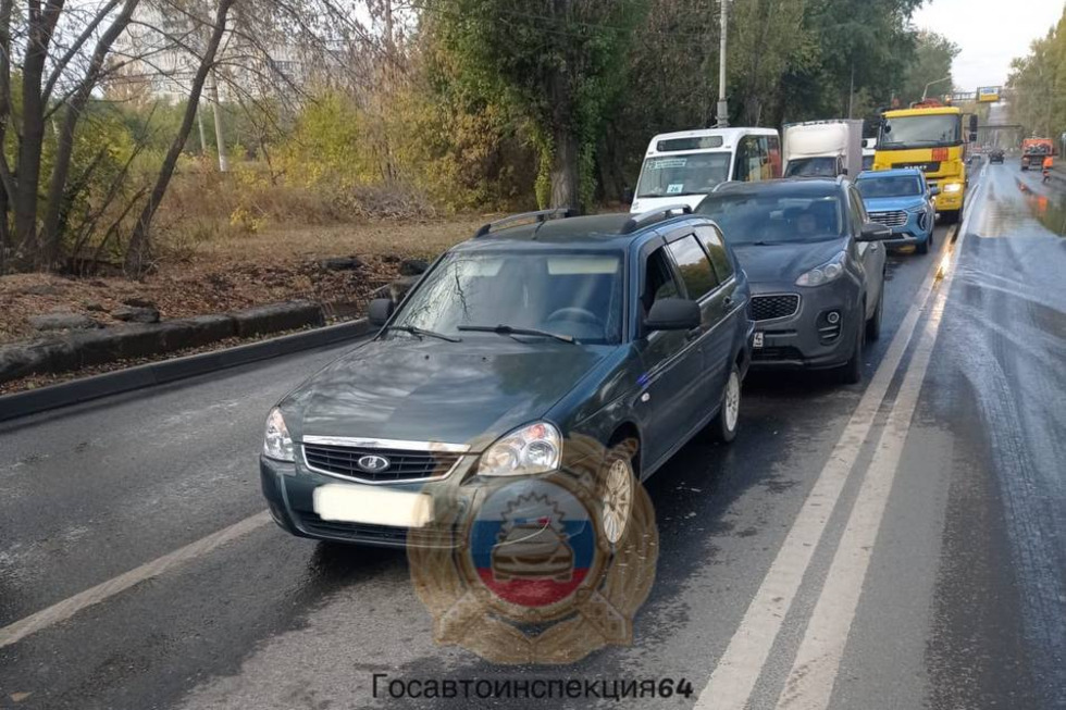 Девушка пострадала в тройной аварии на Ново-Астраханском шоссе