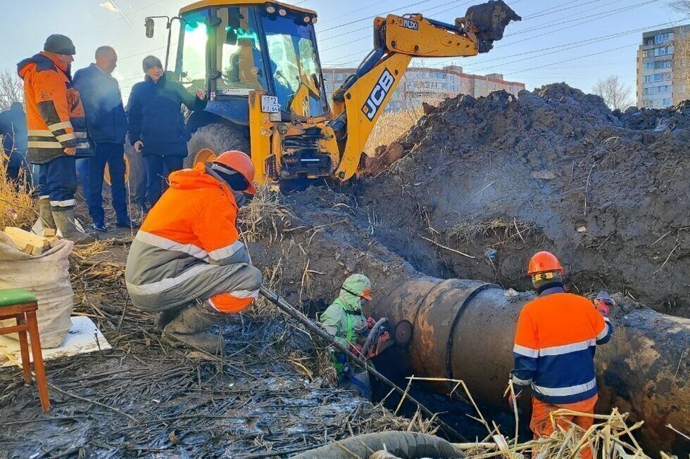 Вторая за неделю авария на магистральном водопроводе вновь оставила без воды 70 тысяч саратовцев