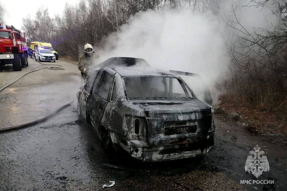 В Вольске сгорела «Лада Гранта», в которой ехали трое мужчин