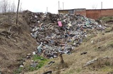 Шины, пленка, битый кирпич: чиновников обязали устранить свалку в Заводском районе