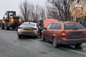 В тройном ДТП с погрузчиком у Дергачей пострадали два человека