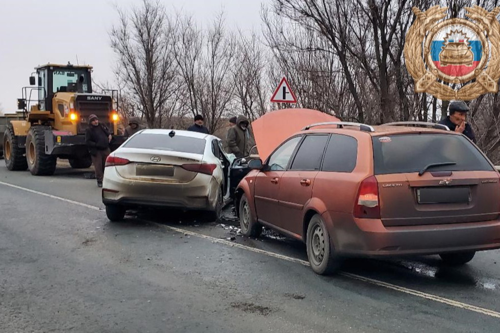 В тройном ДТП с погрузчиком у Дергачей пострадали два человека