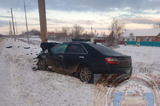 В балаковском селе Camry влетела в столб: водитель в больнице