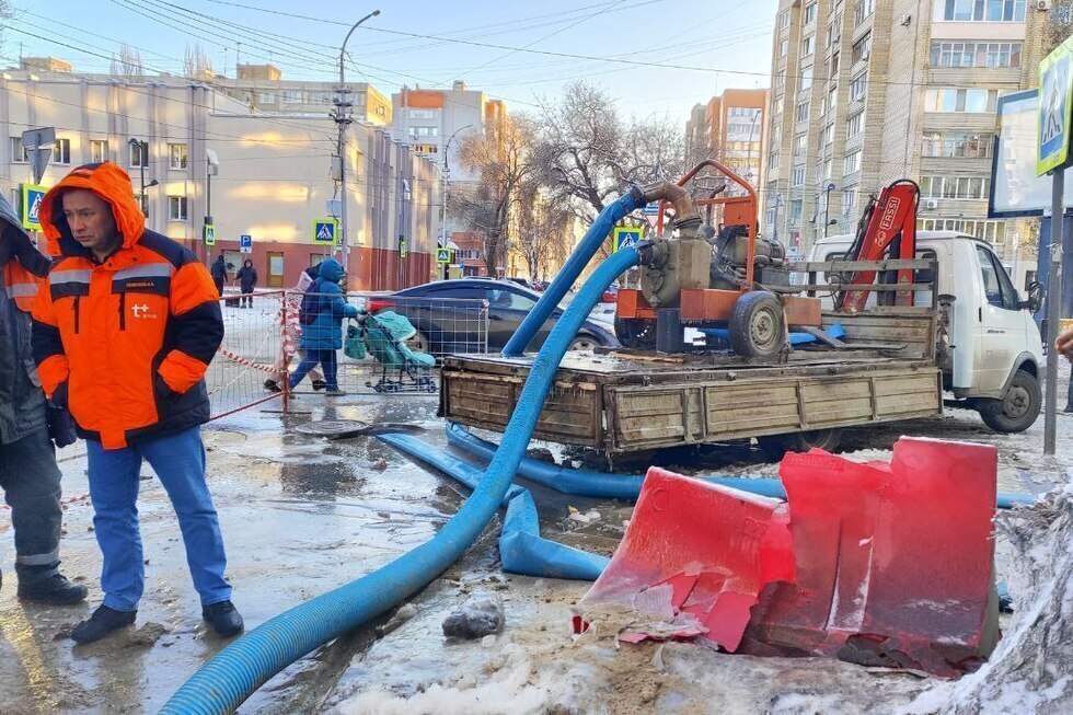 Коммунальная авария на Зарубина: и. п. главы Саратова заявил, что держит ситуацию на личном контроле