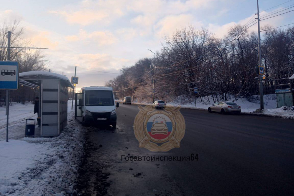 На улице Танкистов маршрутка сбила женщину