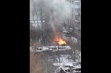 «Шифер так „стрелял“, как будто там склад пиротехники горел»: в Саратове произошёл пожар (видео)
