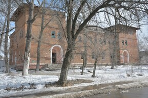 Закрытое и разгромленное здание муниципальной бани в Саратове признали памятником местного значения