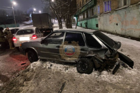 В Саратове разыскивают водителя, который устроил тройное ДТП с пострадавшим и скрылся