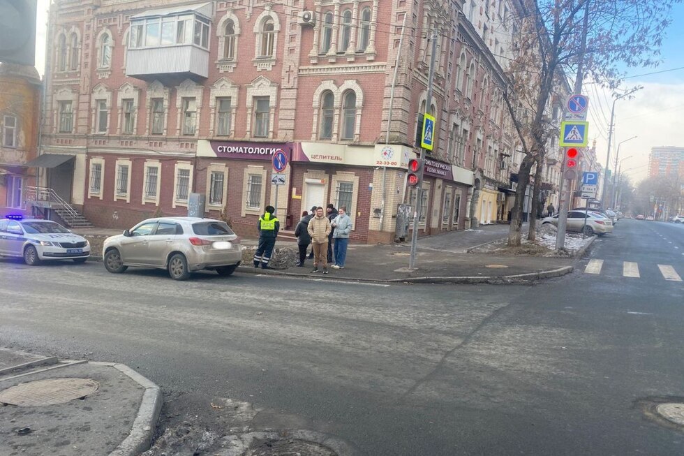 В центре Саратова сбили женщину