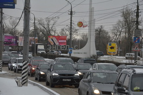 На мосту Саратов-Энгельс устраняют последствия атаки беспилотников