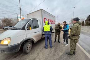 В Саратове за утро более 40 получивших гражданство мигрантов доставили в военкоматы