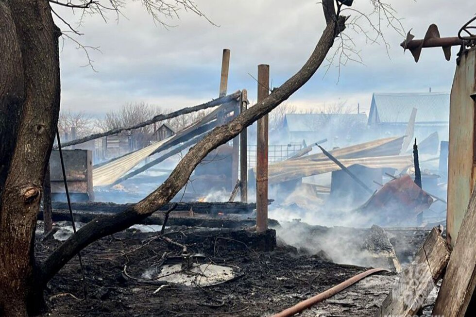 В Гагаринском районе мужчина погиб в загоревшемся сарае