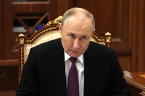 Владимир Путин наградил десять саратовских медработников, артистов и транспортников