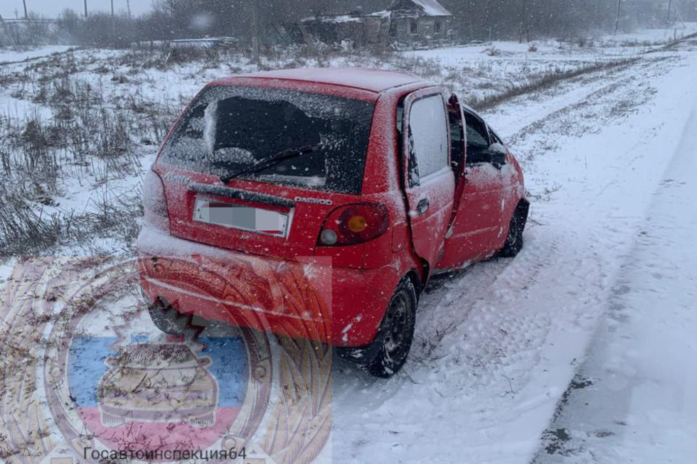 Снегопад: водитель и пассажирка малолитражки попали в больницу