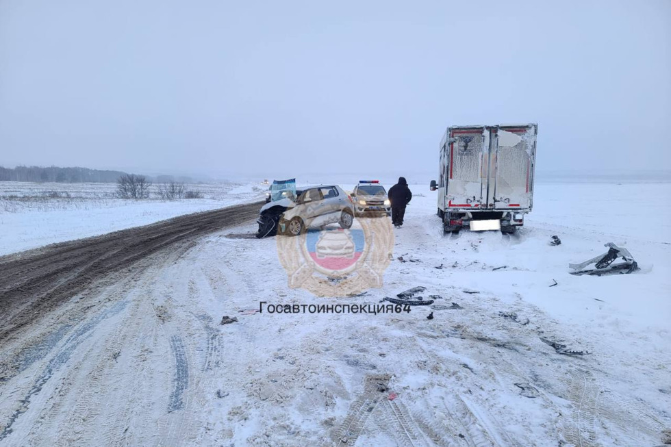 Водитель иномарки пострадал в столкновении с фурой