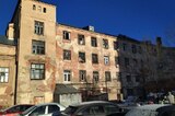 Власти изъяли аварийный дом с крошечными квартирами, «прославивший» Энгельс на Первом канале