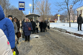 «Каждый день приключения домой добраться!»: в час пик в областном центре вновь не ходят трамваи популярного маршрута