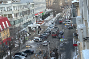 В центре города остановились все трамваи. Ожидается полиция 