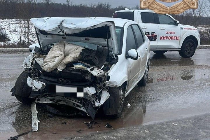 При столкновении иномарок пострадали семь человек, в том числе ребенок