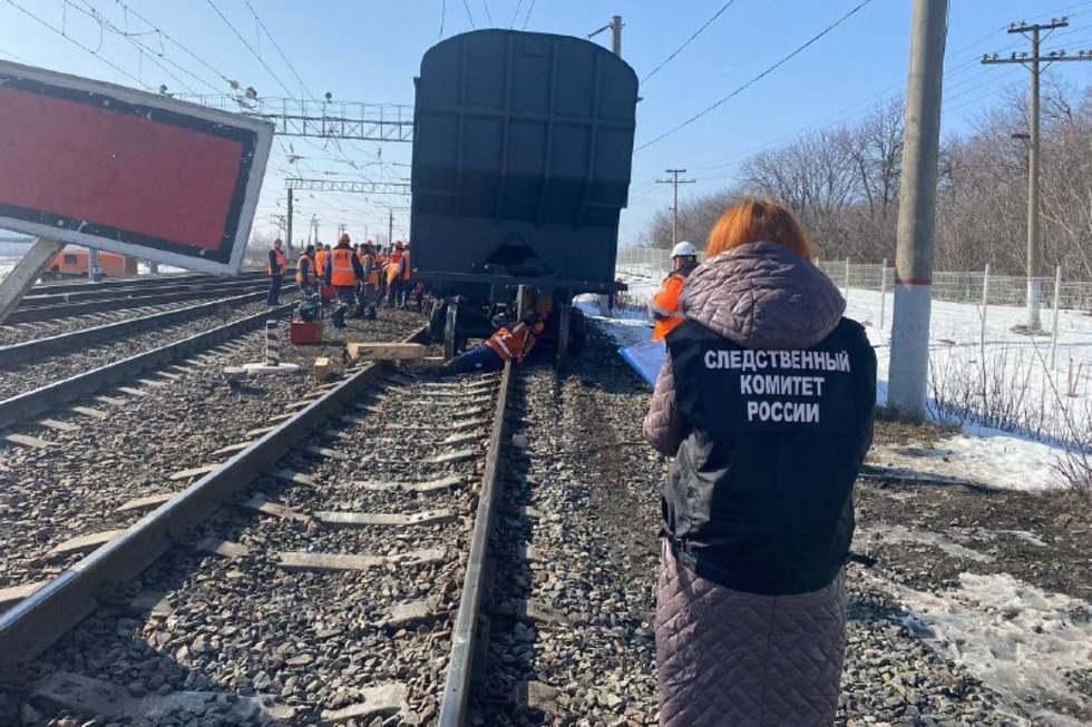 В Саратовской области с пути сошли два вагона поезда: на месте работают следователи