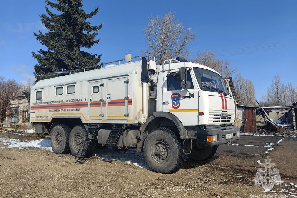 Лесной пожар с угрозой распространения на населенный пункт: специалисты выехали в Татищевский район