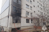 Сотрудники МЧС выезжали тушить пожар в десятиэтажке: в квартире нашли мужчину с ожогами