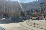 Трамваи в центре Саратова стоят из-за того, что одна иномарка «догнала» другую