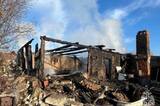 Во время ночного пожара в сельском доме погиб 74-летний мужчина
