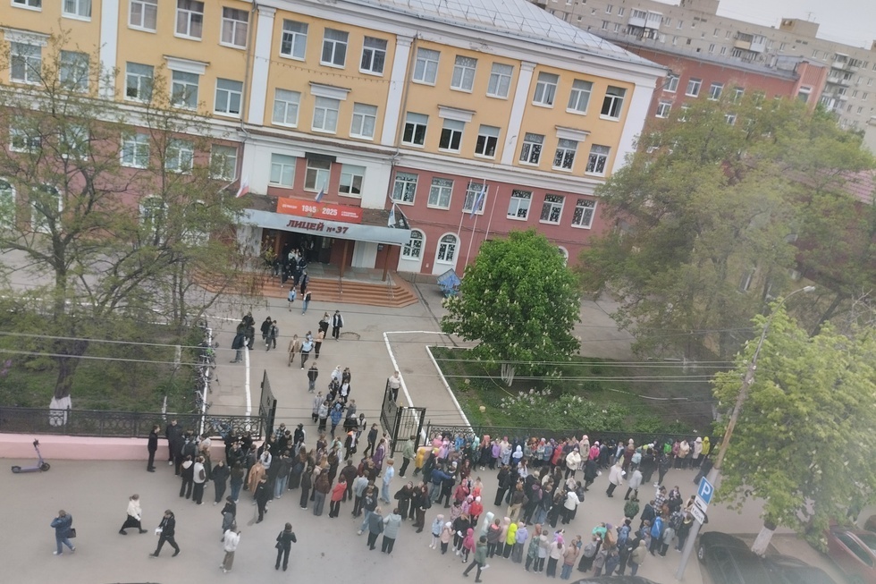 В центре Саратова эвакуировали лицей: рассказываем, что происходит