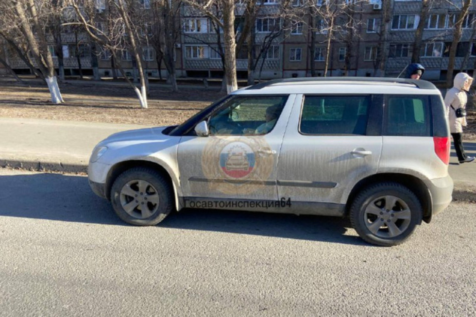 На проспекте Строителей водитель сдавал назад, насмерть сбил женщину и уехал