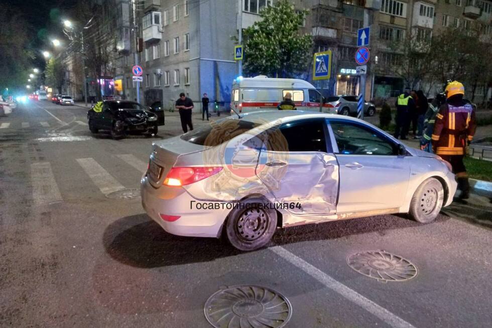 Два человека попали в больницу в результате столкновения на Первомайской