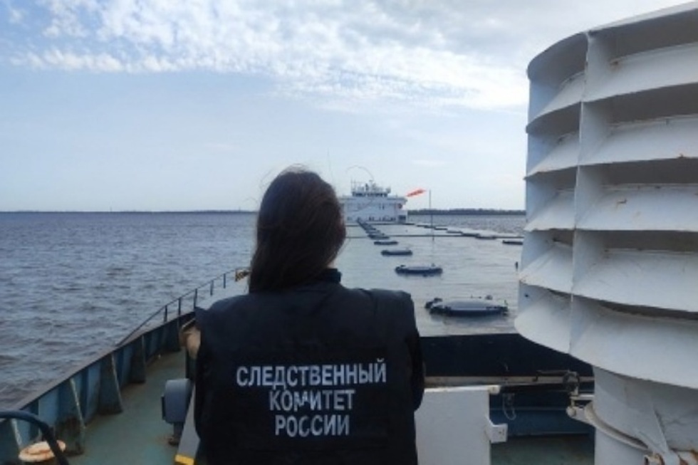 Ущерб на 10 миллионов рублей. Помощника капитана теплохода будут судить за столкновение с баржами