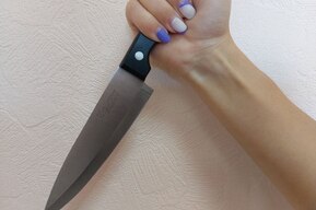 Жительница Балаково услышала, что возлюбленный думает «о роли женщин в семейной жизни» и схватилась за нож