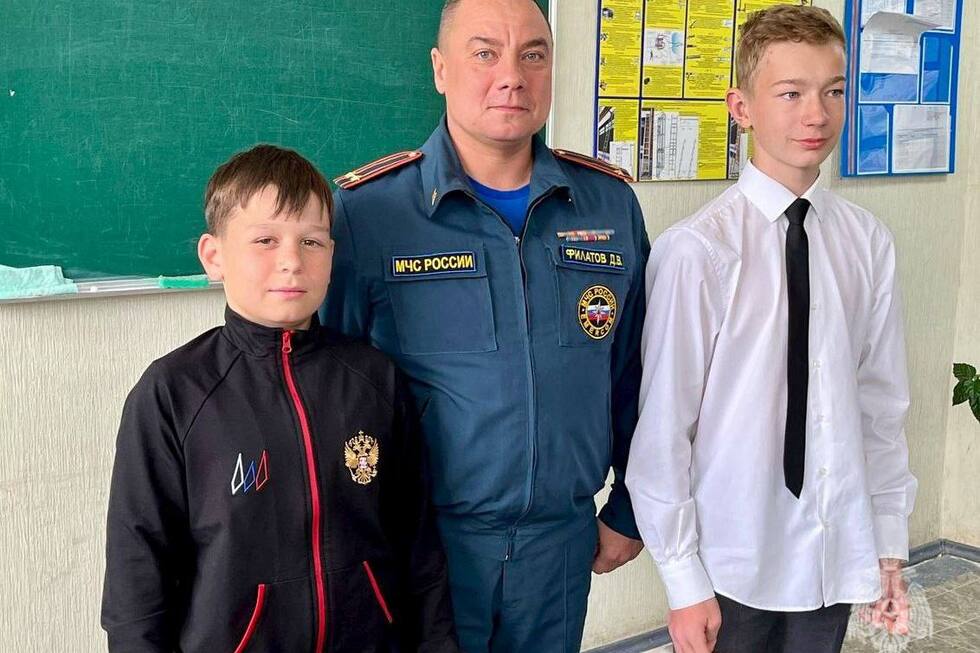 «Тушили мокрыми футболками и пакетами с водой»: подростки спасли дома от природного пожара