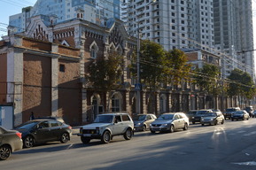 Саратовцев просят не парковаться на улице Чернышевского