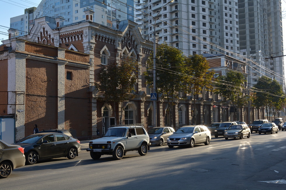 Саратовцев просят не парковаться на улице Чернышевского