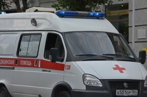 На улице в Волжском районе нашли труп мужчины, на место выехала «скорая»