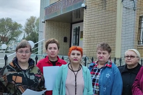 «Война» с советом дома, бомж в подъезде и коммерческое здание вместо спортплощадки: саратовчанки «достучались» до Александра Бастрыкина