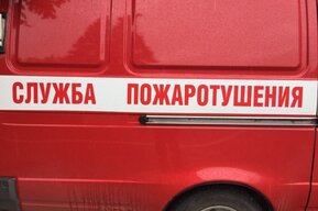 Жители энгельсского поселка заметили дым в деревянном доме: позже там нашли труп