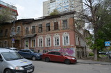 Члены совета отказались повторно включать в список потенциальных памятников приговоренный к сносу дом в центре Саратова и потерявшую купол баню