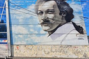 В Саратове снимают граффити с изображением Олега Янковского: рассказываем, почему