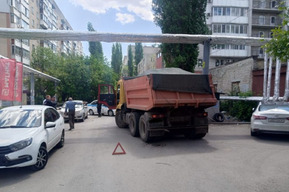 На улице Луговая КамАЗ сбил женщину 