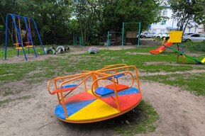 «Вырвали с корнем карусель, в туалете сделали надписи недопустимого содержания»: глава района задумался о доске позора для «взрослых» детей