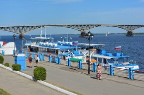 Региональный минтранс заплатит сотни тысяч рублей за стоянку судов около речного вокзала в Саратове