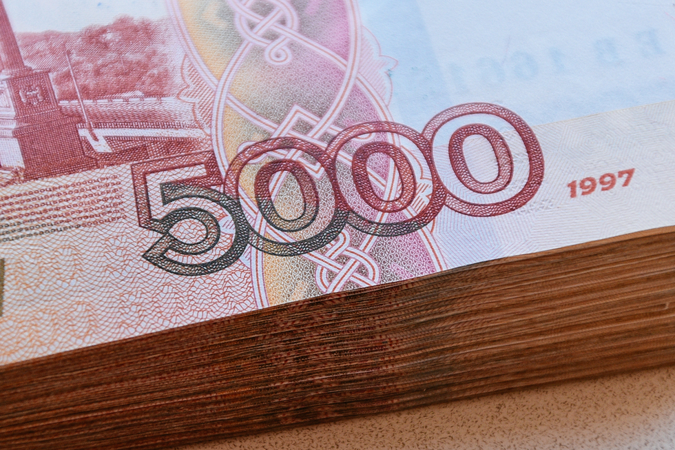 Распродана часть имущества разорившегося дорожного предприятия за 17 миллионов рублей (100 тысяч «квадратов» земли отдали за 192 тысячи рублей)